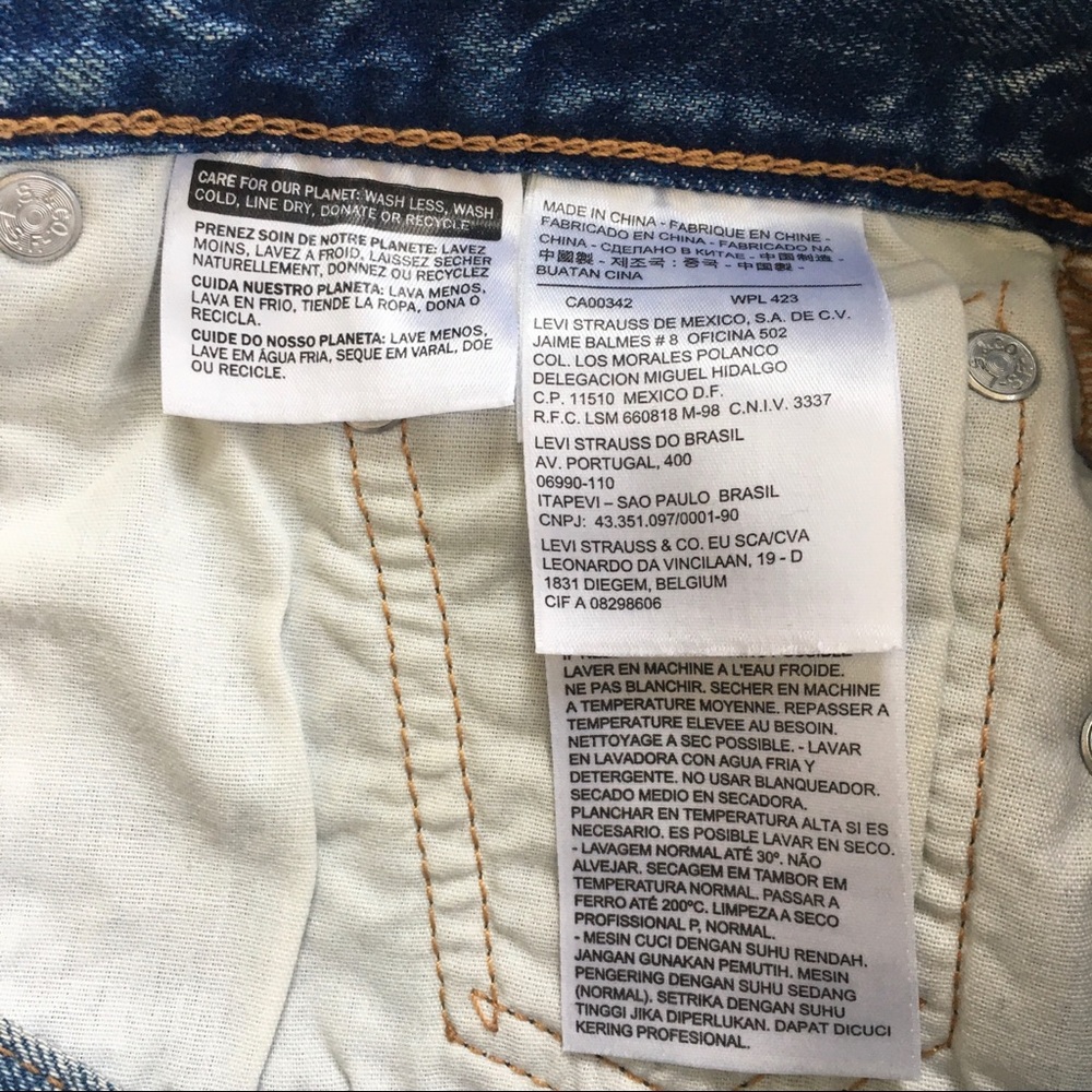 Levi’s 501 Shorts - Picture 9 of 10
